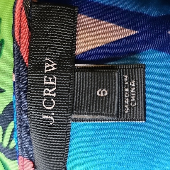 100% Silk J. Crew Colorful Geometric Pattern Top. One Covered Button In Back. 6 - Picture 6 of 7